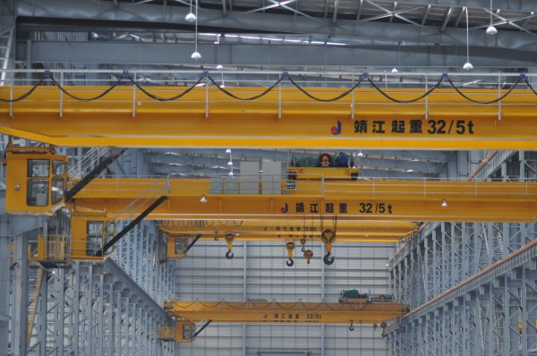 靖起-提倡輕量化、節(jié)能橋式起重機 