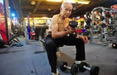 94歲的爺爺仍在堅(jiān)持！