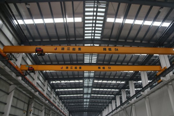 為何行車生產(chǎn)廠家推薦使用歐式起重機(jī)？