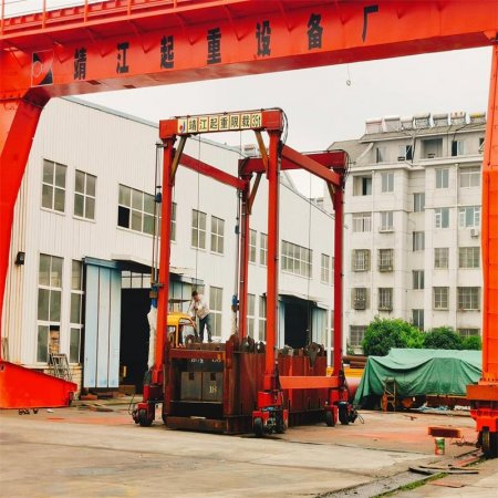 集裝箱跨運(yùn)車的主要應(yīng)用特點(diǎn)有哪些？