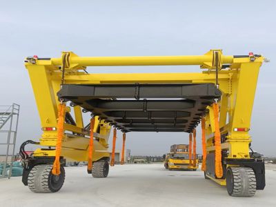 集裝箱跨運(yùn)車優(yōu)勢(shì)多，應(yīng)用廣！
