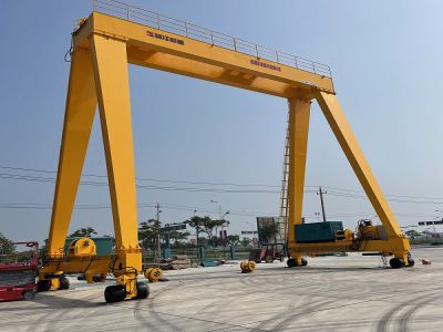 液壓龍門(mén)吊適用于多行業(yè)的應(yīng)用