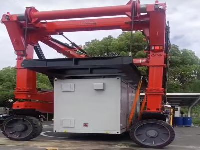 跨運(yùn)車(chē)快速、高效完成集裝箱裝卸搬運(yùn)作業(yè)！